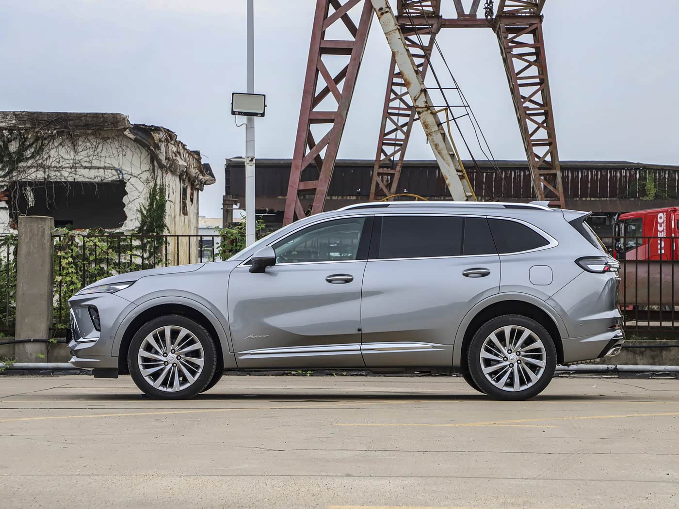 全新别克中型SUV上市!一口价16.99万起很亲民,搭载2.0T四驱+9AT