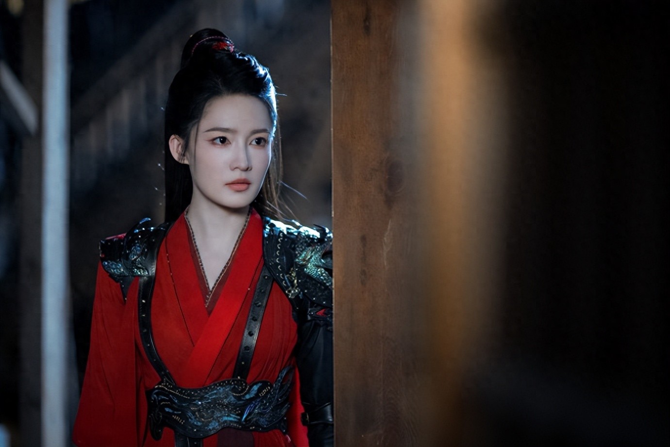 李沁穿粉色镶钻高定剧宣!妆容满分笑如公主,《一笑随歌》太出圈