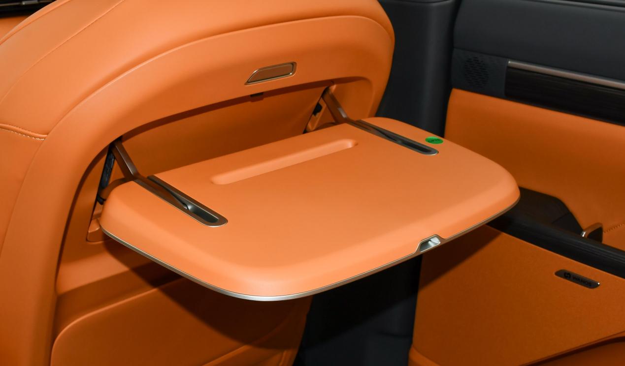 15万到手中大型SUV，比理想L6大一圈，后排魔毯座椅，续航1300km