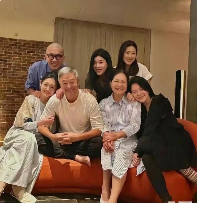 藏在s家的隐形狠人”看似老实却最精明，没挨过汪小菲半句骂