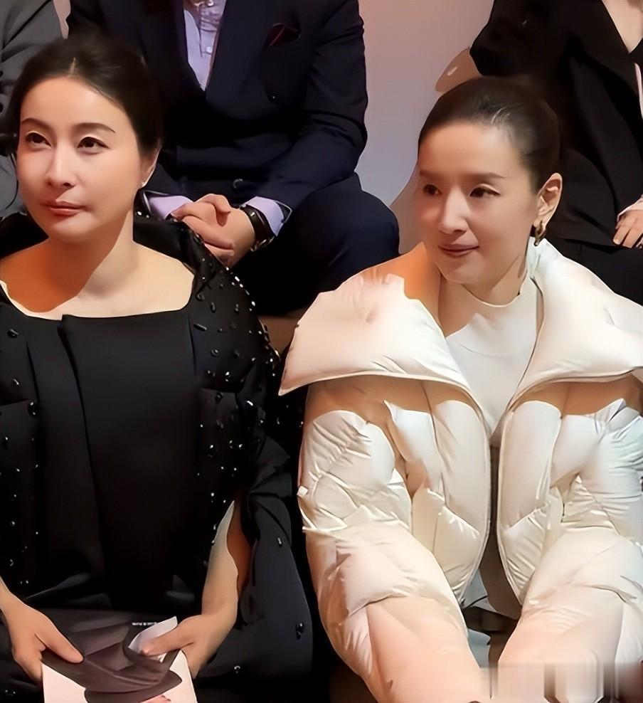 上海这一天，倪妮脸好长，张凌赫深v抢镜，徐若晗一瘸一拐显尴尬