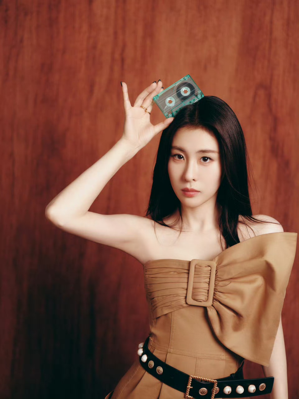 张碧晨复古风写真,高贵优雅有气质