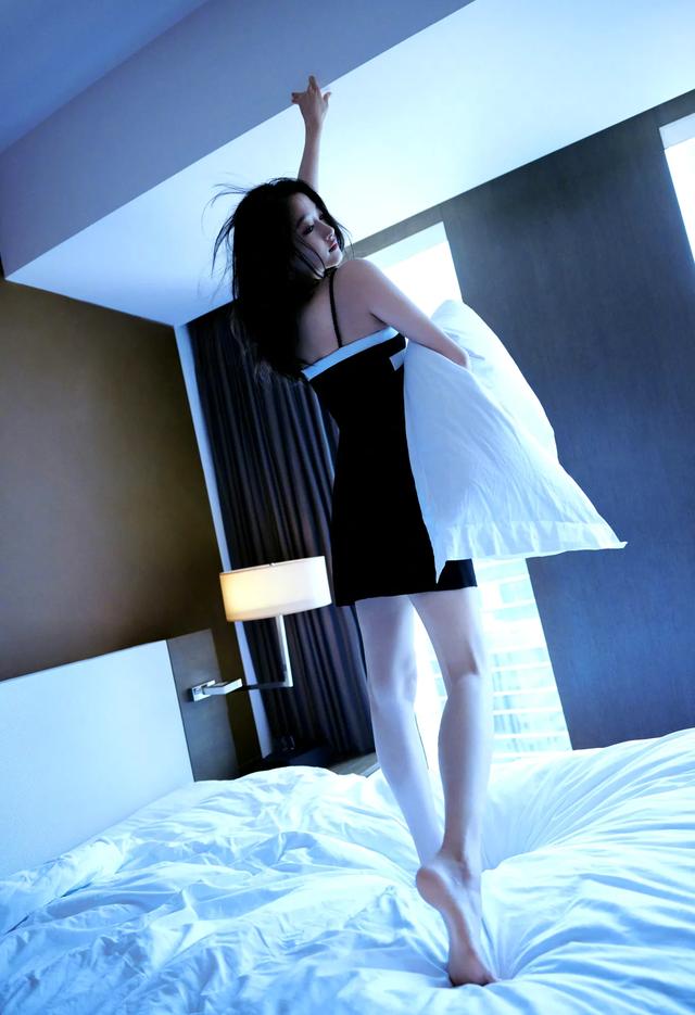 关晓彤,像刚睡醒的女朋友