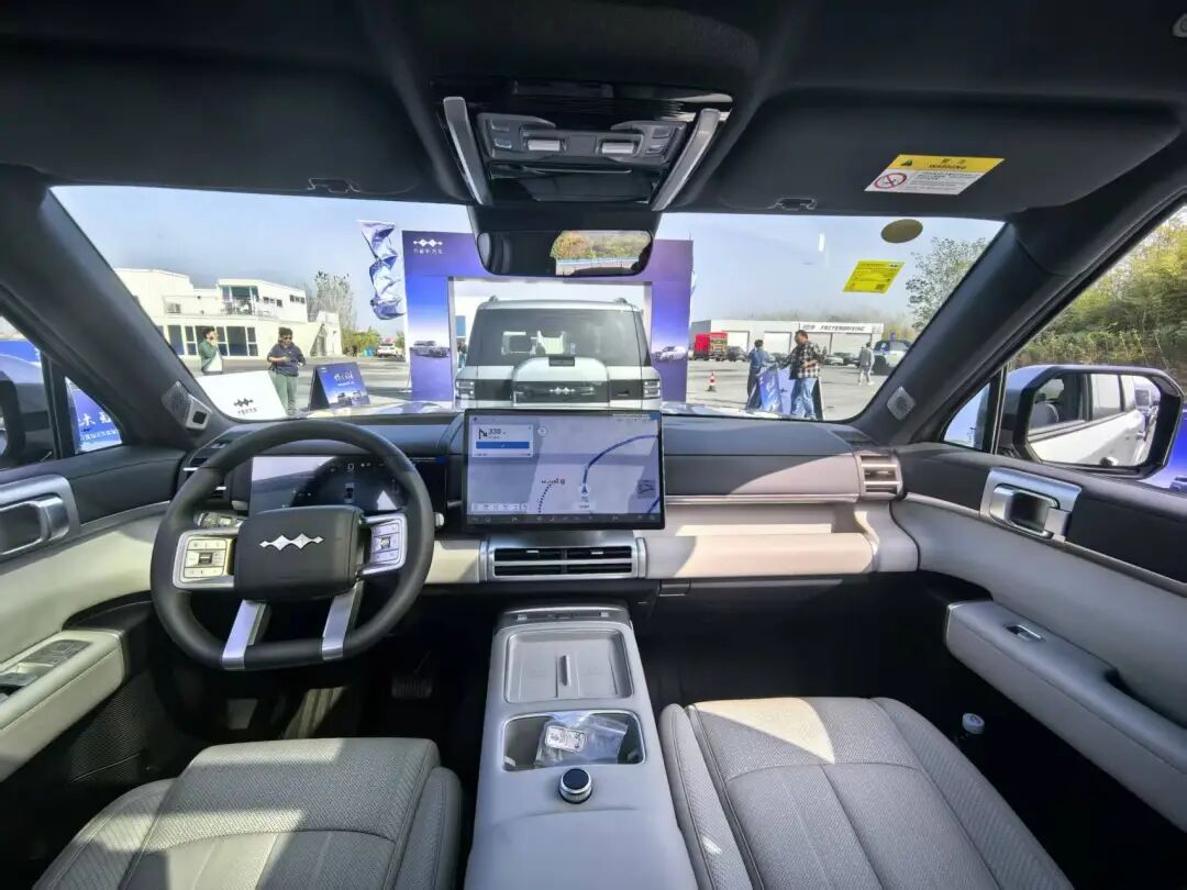 方程豹钛7试驾:刚柔并济的城市出行新体验