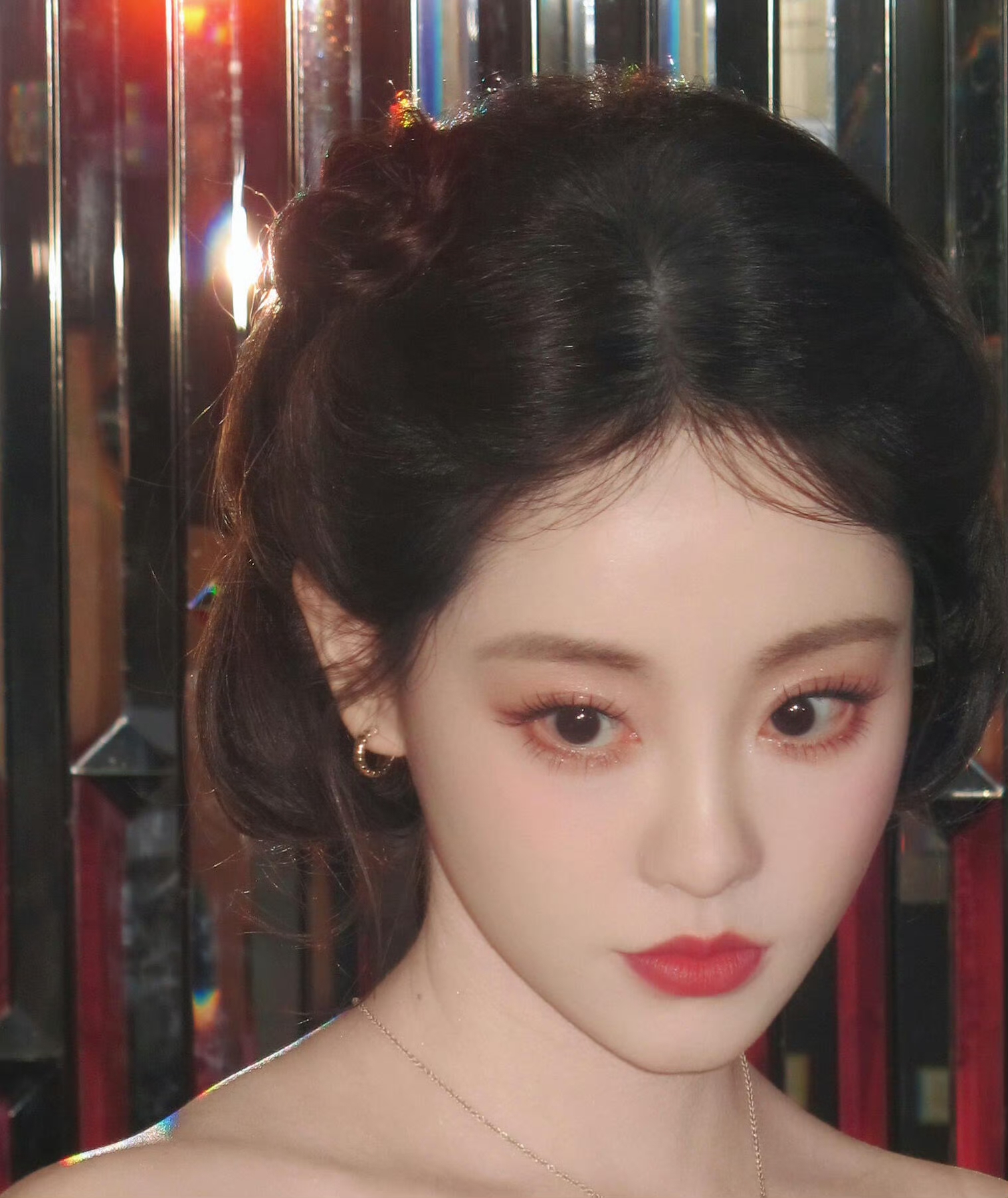 祝绪丹美成啥了都！出席活动红裙盘发，好一个明艳大美人呀！