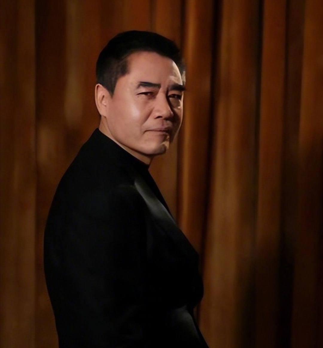 陈保国冯小刚大佬私下聚会，陈思诚管虎参加，闫妮沙溢举止太亲密