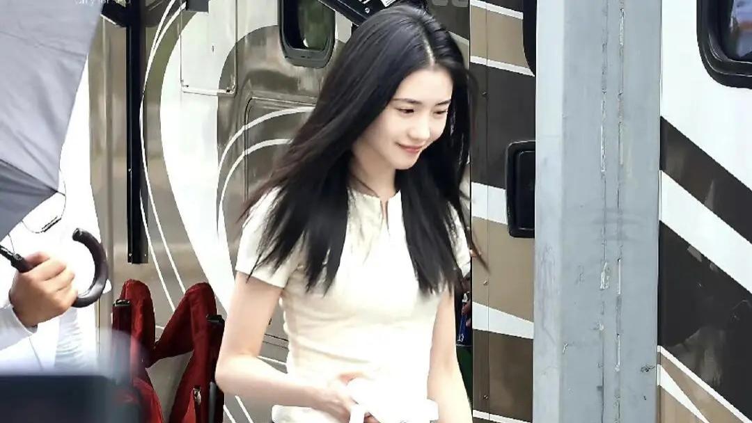 从舞蹈学院到荧幕焦点，刘浩存如何用身材比例征服观众？