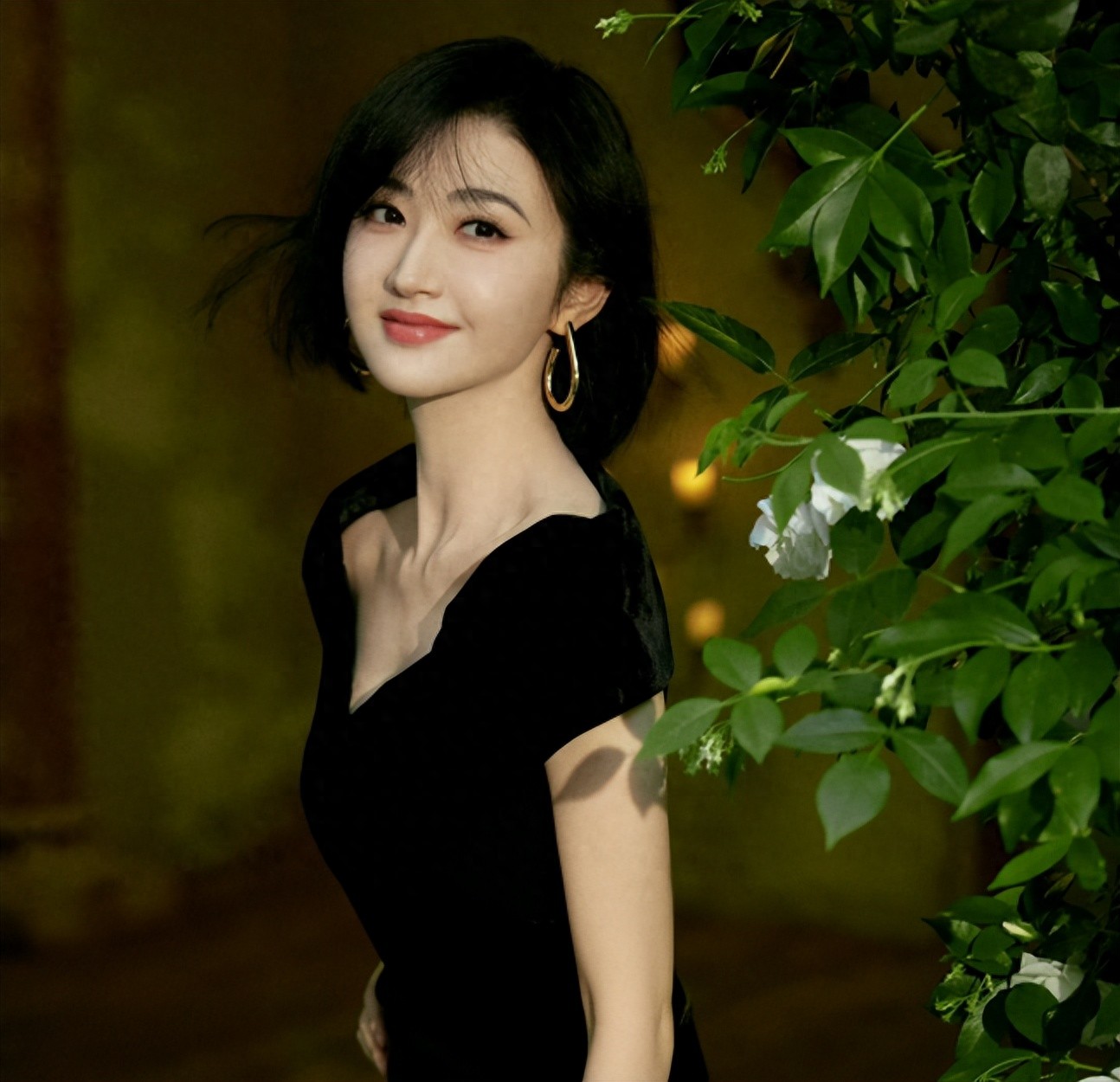 从富贵花到暗黑女王，景甜用一身黑完成最美蜕变！