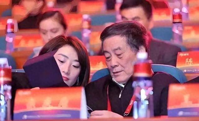 宗馥莉被曝疑似有孩，曾维护钟睒睒，被指是暗地里较劲的狠人