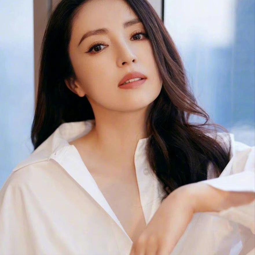 董璇嫁小9岁老公,婚后不满两个月引争议,展现了内娱的人情冷暖