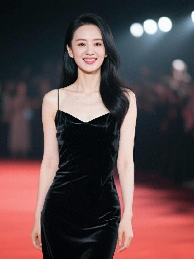 41岁还能杀穿红毯？佟丽娅的美，为啥越品越上头？