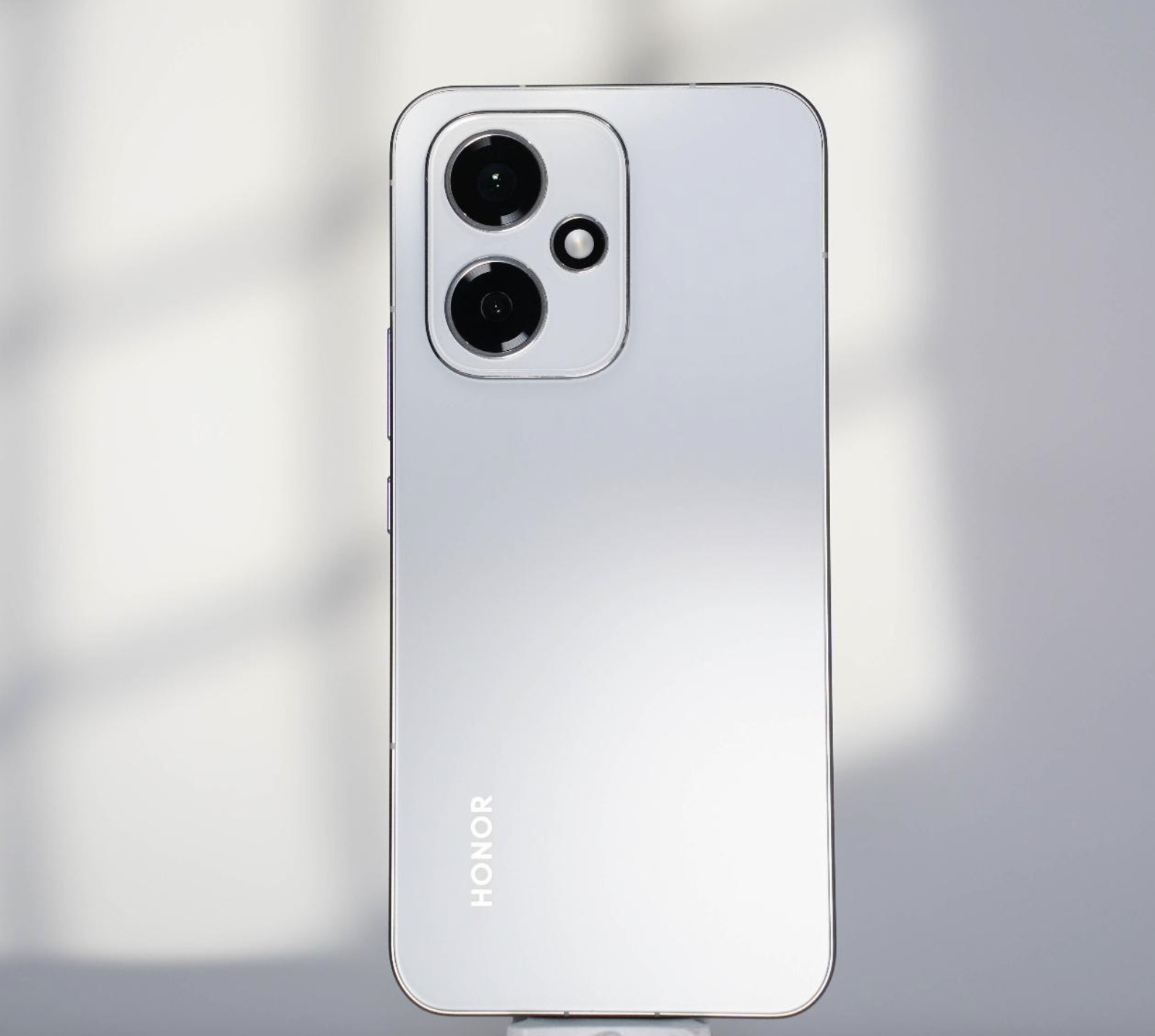 荣耀打响“价格战”,2亿像素+7200mAh,上市不到2个月跌至2039元