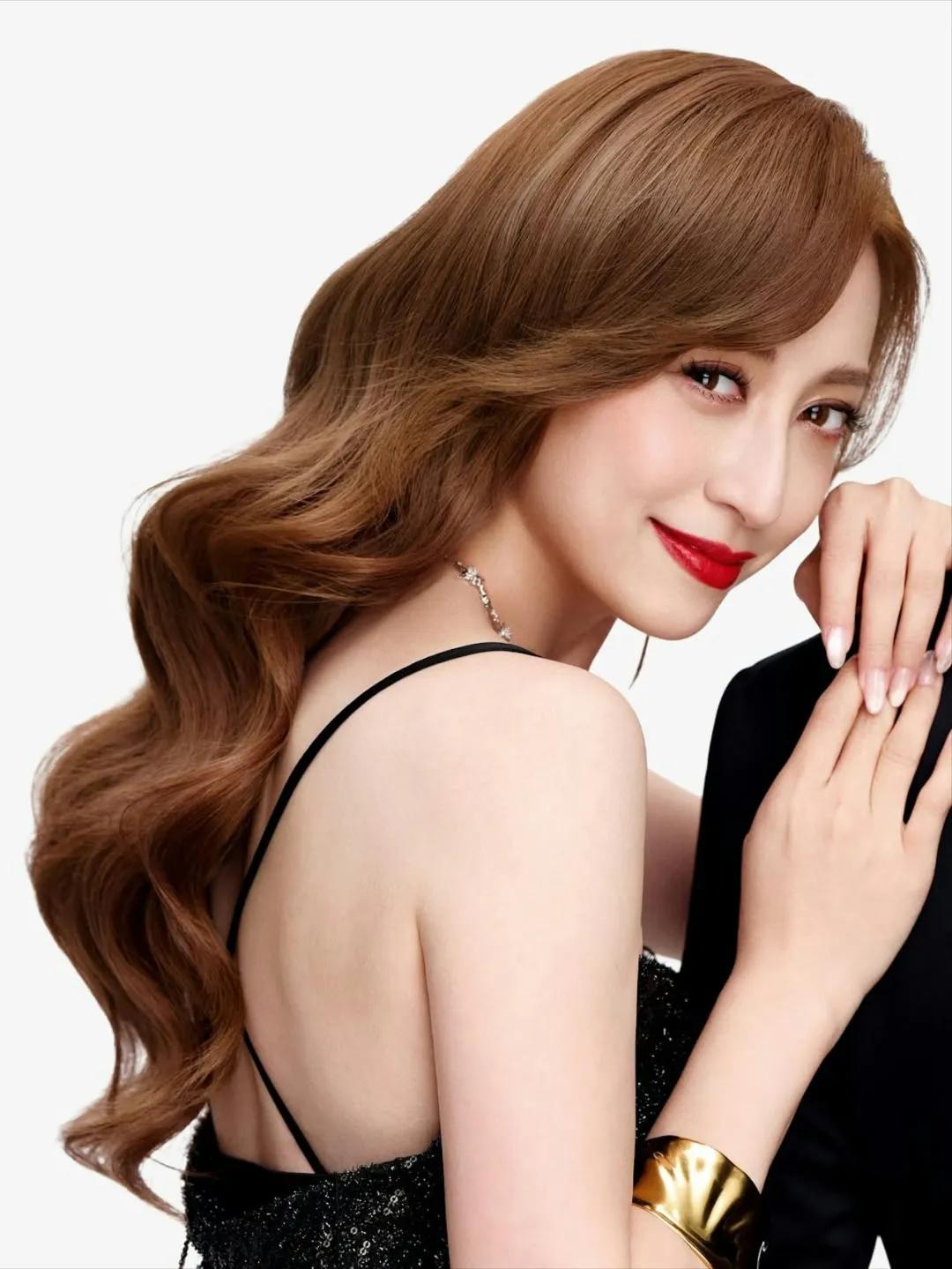 TVB视后到两届视帝家中庆生，绯闻男友继续无影