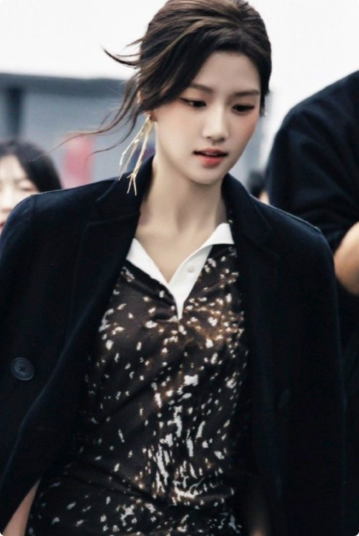 艳压卢昱晓，赛过秦岚，17岁艾米出场才知道什么叫老天爷赏饭吃