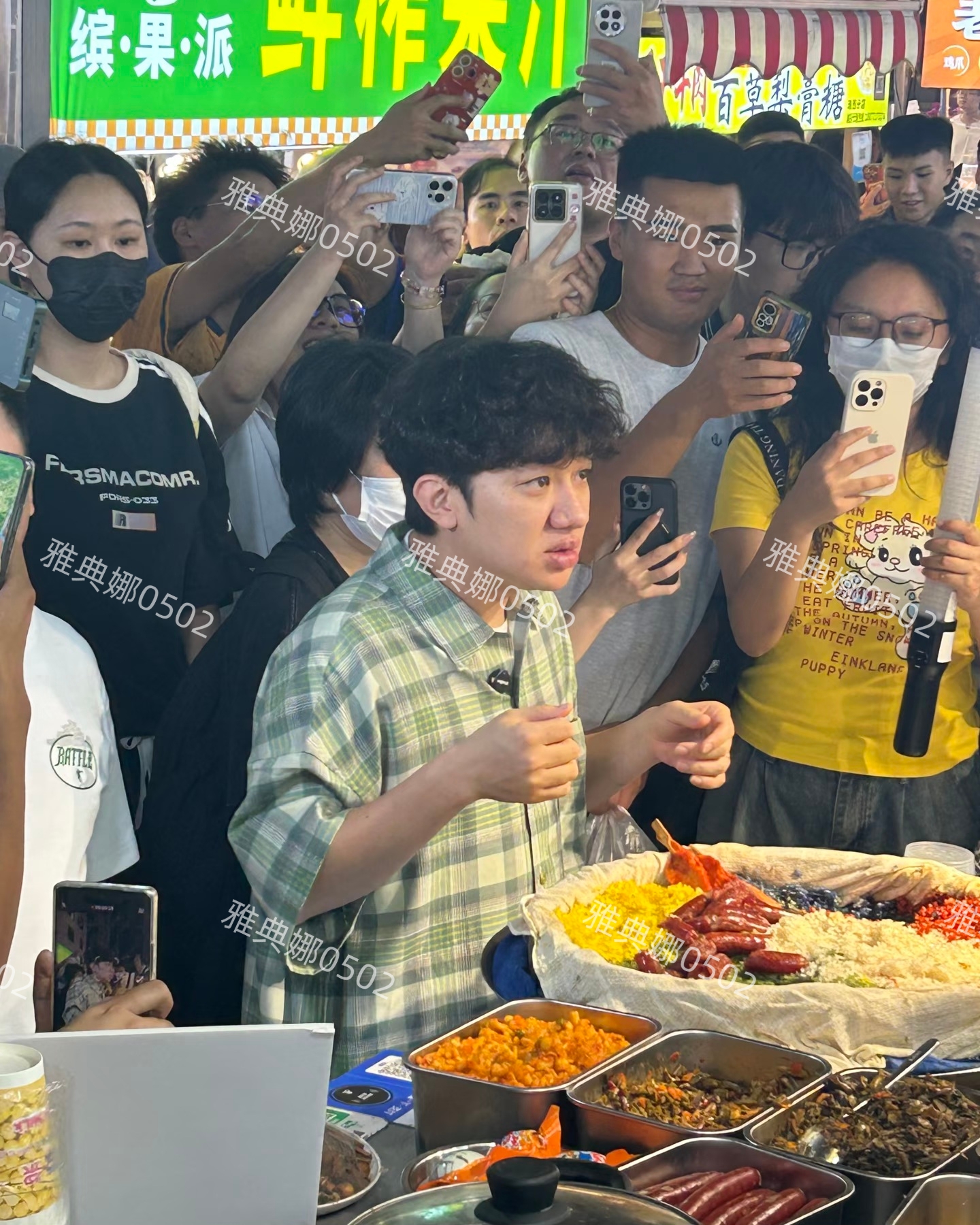 王祖蓝的身高长相能走红真不容易夜市遇到他又矮又肥大鼻子厚嘴唇