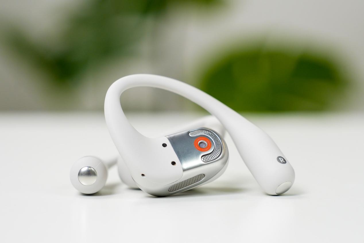 戴耳机总嫌 “硌得慌”?韶音 OpenFit 2+:超零度硅胶久戴也轻松