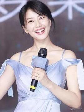 46岁还能这么绝？高圆圆好身材杀疯了，这状态谁看了不羡慕？