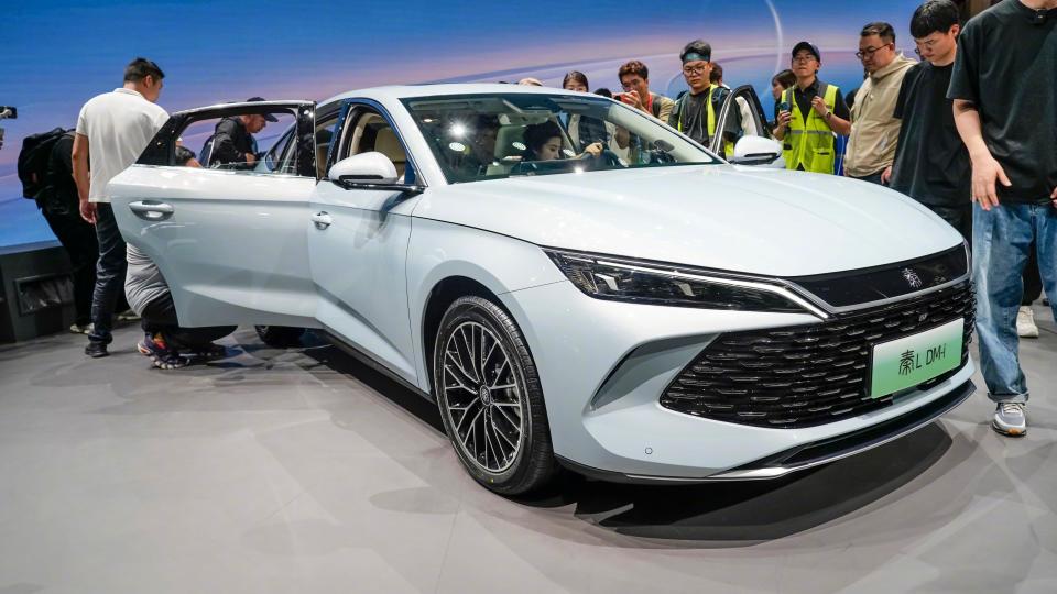 ?新能源的“新标杆”,续航2100km,包牌仅售6.3万,还要啥自行车?