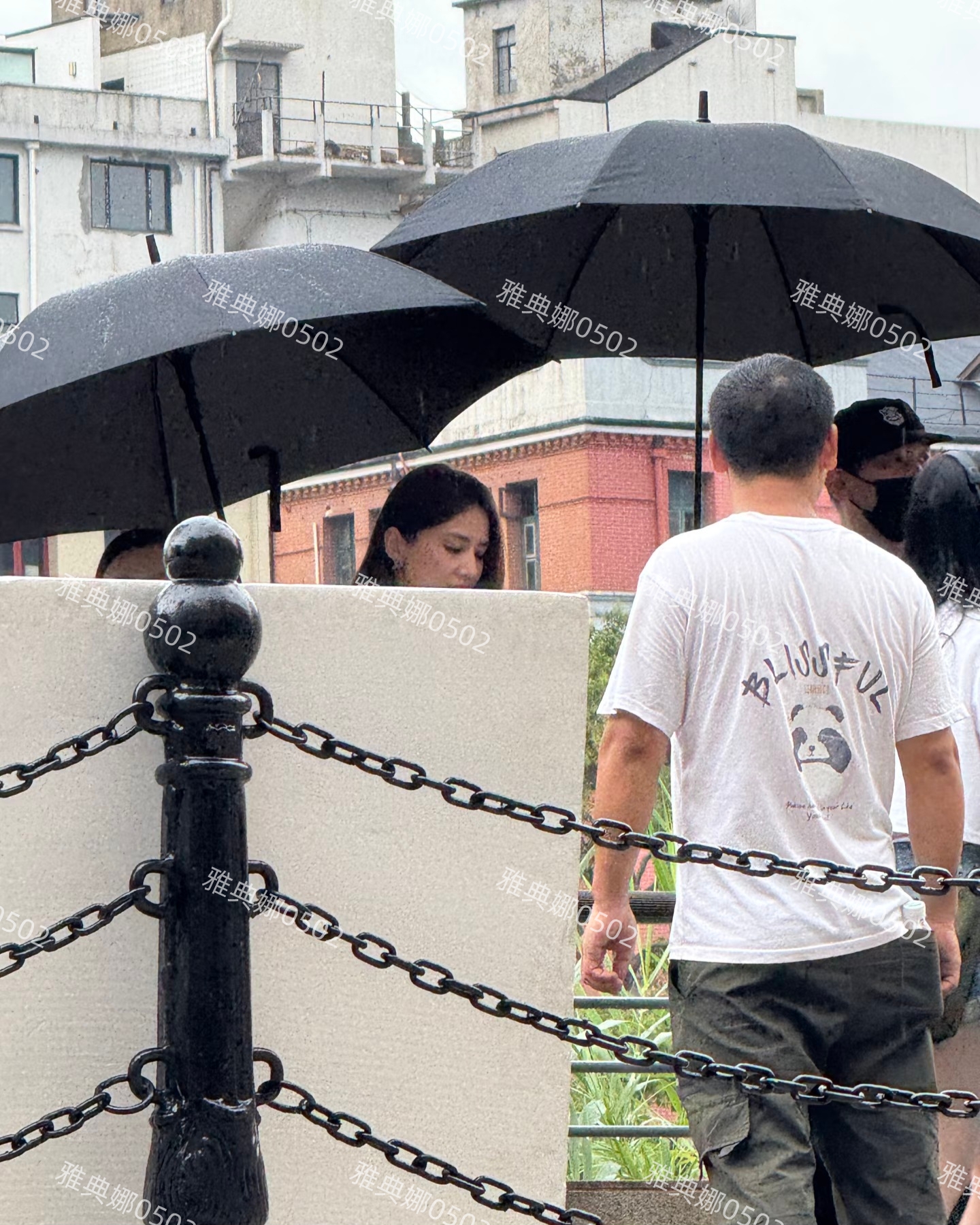 黄圣依从身边走过本人高瘦白亭亭玉立顾盼生姿只一眼就被她圈粉了