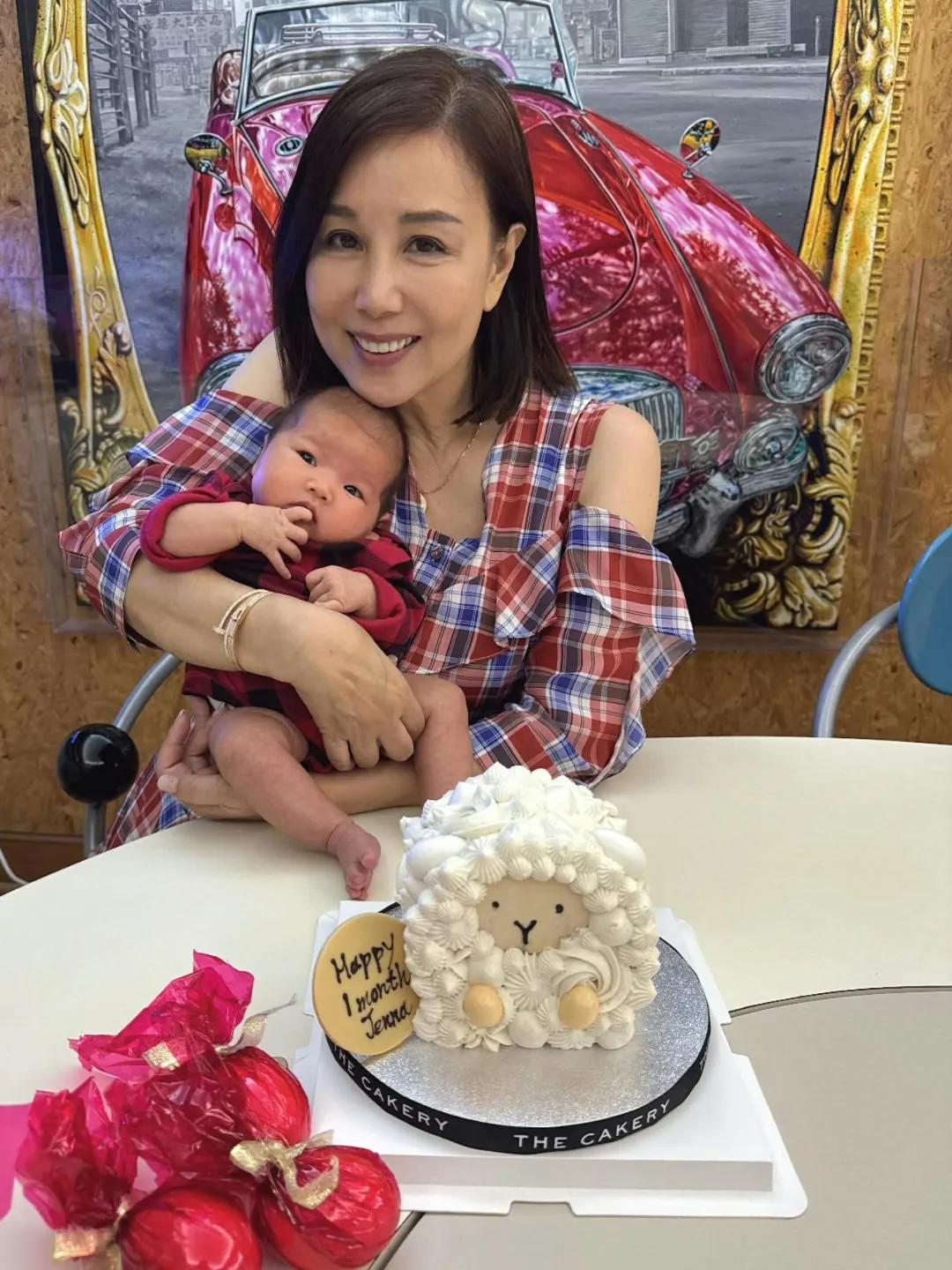 TVB老戏骨第4度荣升做外婆开心庆细孙满月,近年决定退休享天伦乐