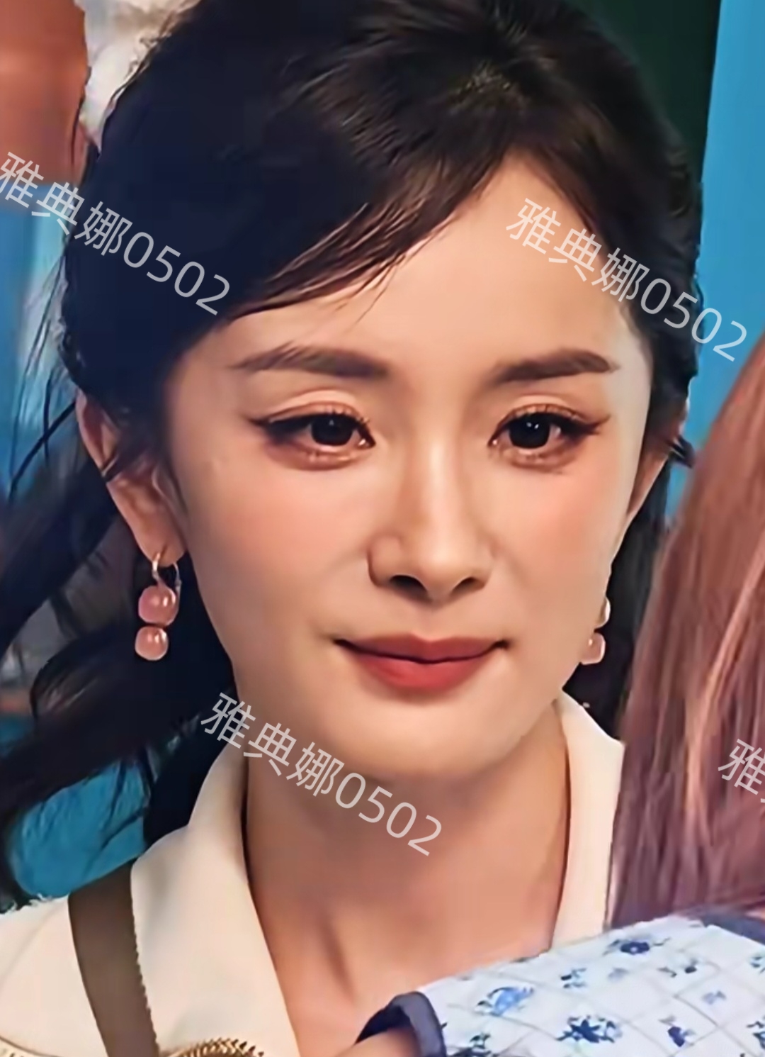 上海恒隆广场见到杨幂本人18岁身材40岁脸，虽打扮少女但年龄感重