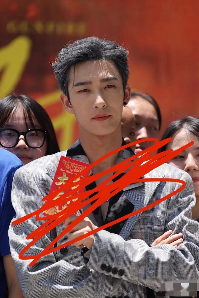 生图暴露短剧霸总真实颜值，没了美颜滤镜，遍地普通人