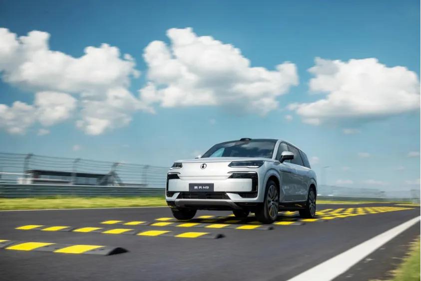 因为我听劝，所以推出了一个你不得不买的配置丨2026款腾势N9