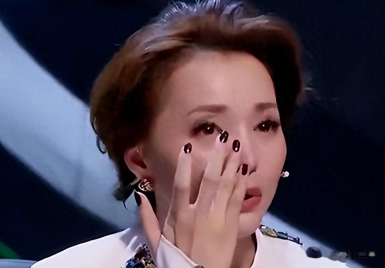 曾主持13年春晚,如今却跌落神坛的董卿,终要为“老赖”丈夫买单