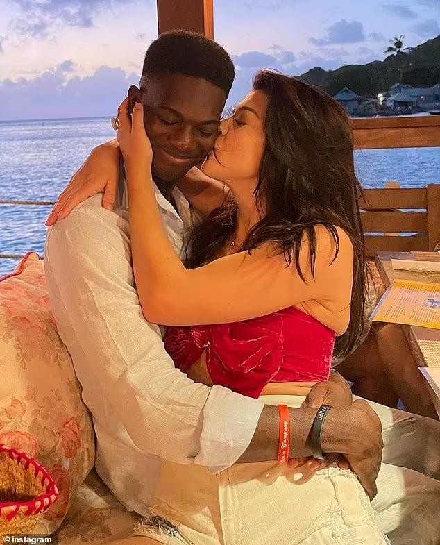 比尔盖茨小女儿:称创业“不靠爹”,炫耀自己筹资12亿,又被嘲了