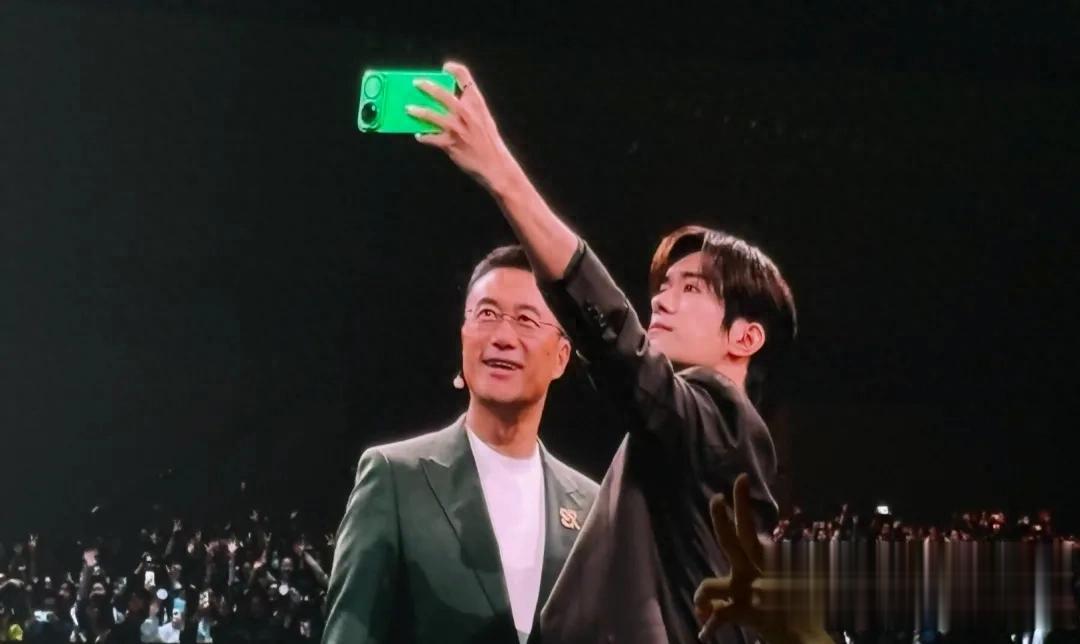 易烊千璽的華為綠手機，真的AI了