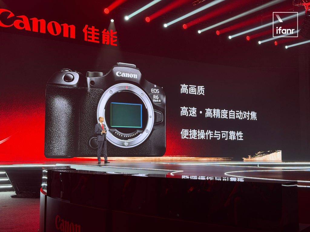 佳能 R6 III 這臺小電影機，是對 iPhone 「以下犯上」的回應