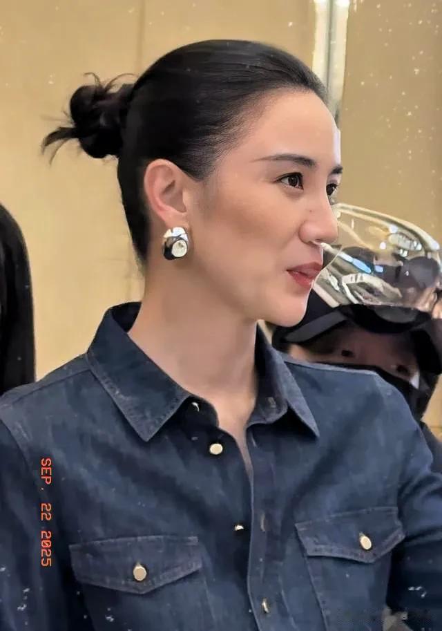 宋佳北京晚宴近照曝光 高挑身姿配丸子头 又美又飒超有范 气质绝了