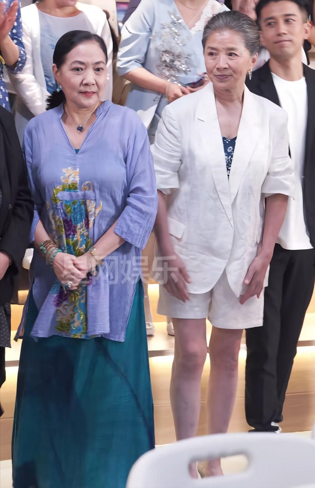 63岁张凯丽穿“不得体”短裤火上热搜，刘晓庆的话，终于有人信了