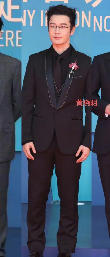 金鸡奖生图“翻车”，钟楚曦好敢穿，蒋勤勤皮包骨，惠英红嘴歪了