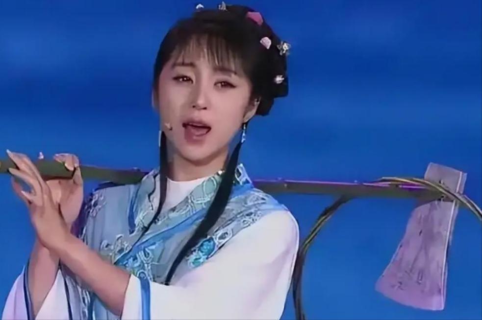 她靠星光大道一炮而红,却因当小三前途尽毁,如今39岁过的怎样?