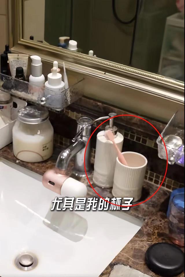 41岁吕一疑似婚变!首晒北京小家,屋内脏乱差、不见老公生活痕迹