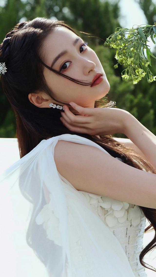 美女系列壁纸第5035期—关晓彤