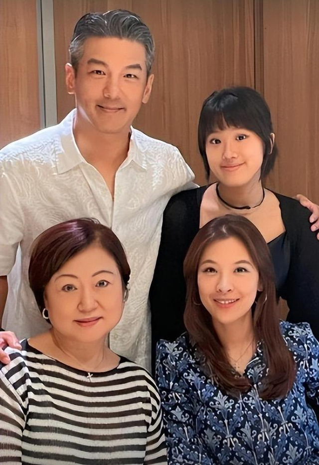 贾静雯赢麻了!自己那曾被质疑身世的女儿,竟成了前夫唯一的孩子