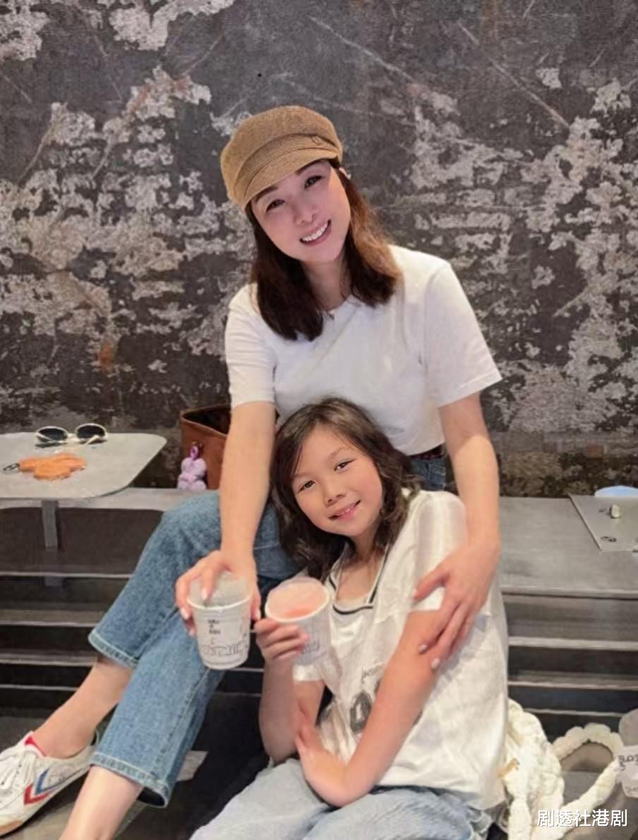 前港姐季军二度离婚!否认贪钱曝前夫没给家用,女儿心疼其遭负评