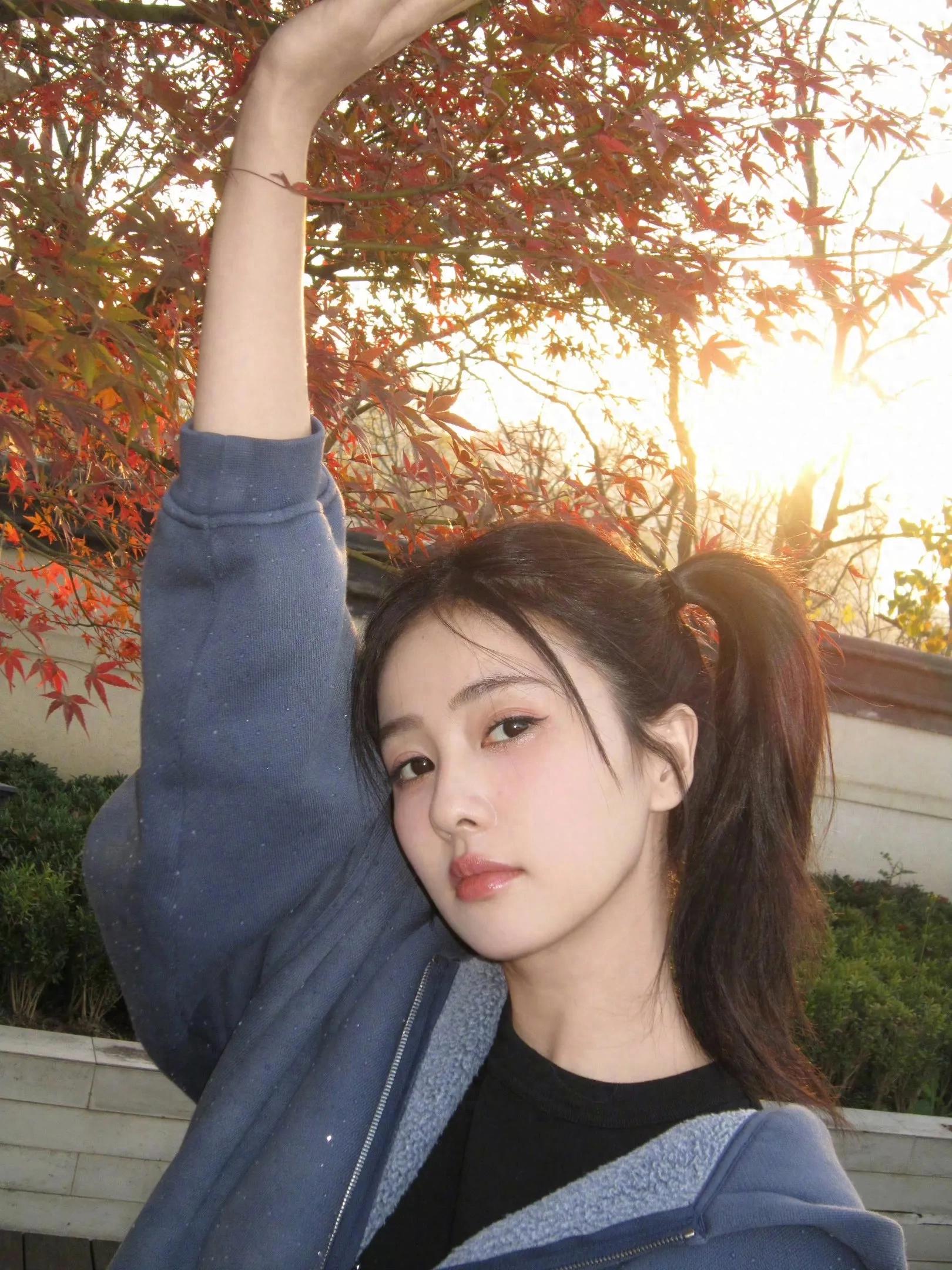 白鹿双马尾自拍