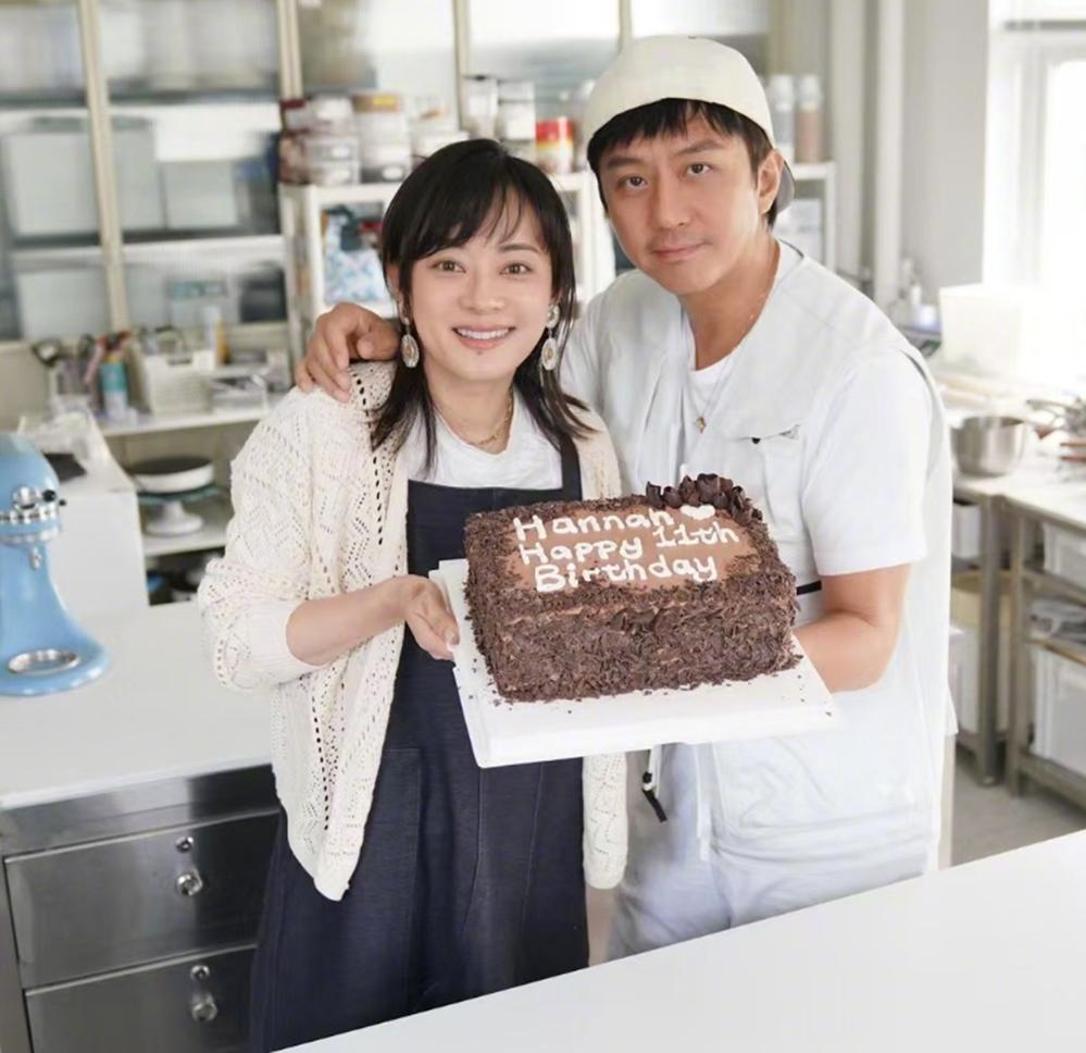 孙俪邓超庆生现场甜齁了！11岁小花颜值开挂，这个细节看哭网友