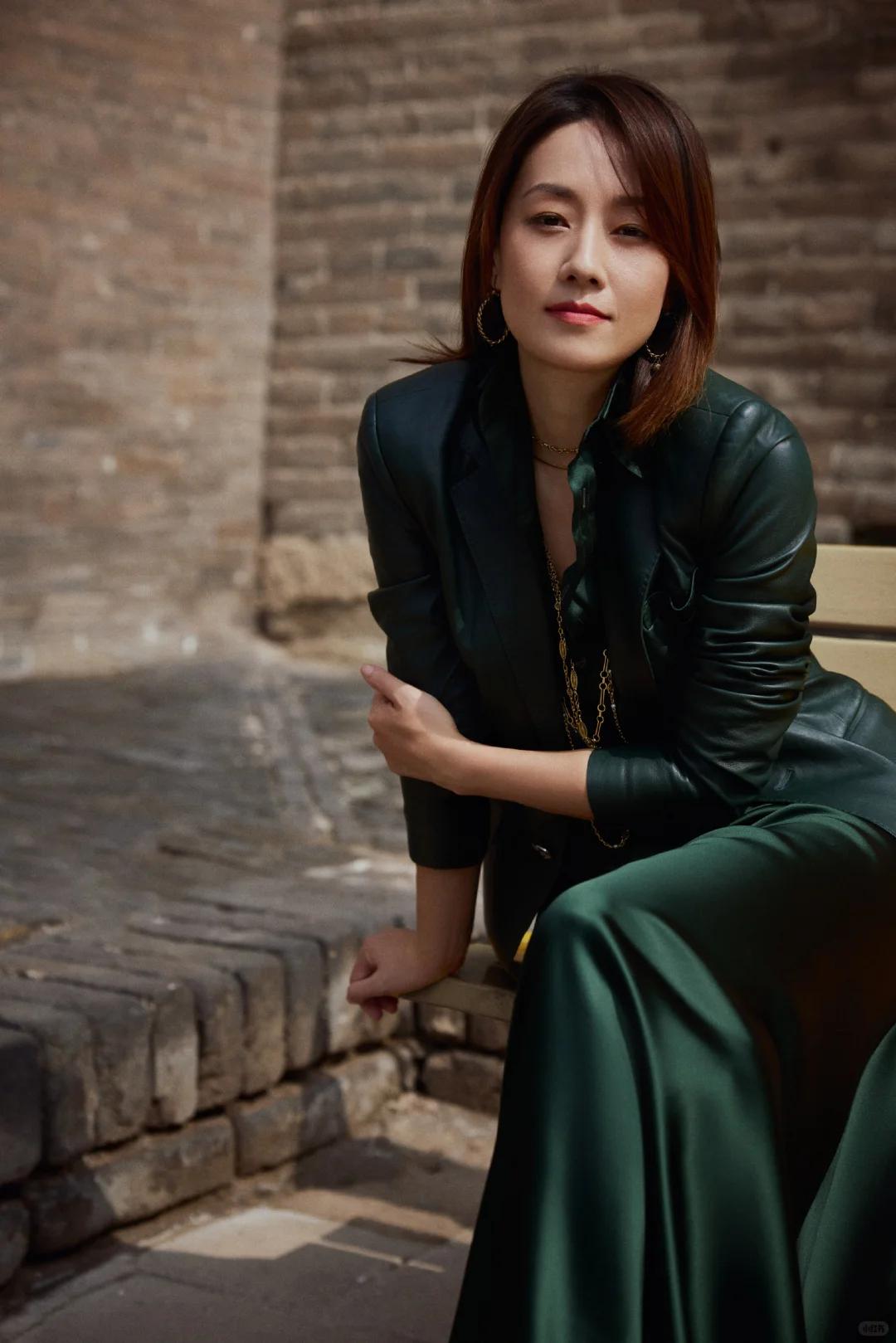 马伊琍山西拍戏被偶遇！皮松肉垮脸颊发腮，一头羊毛卷土到认不出