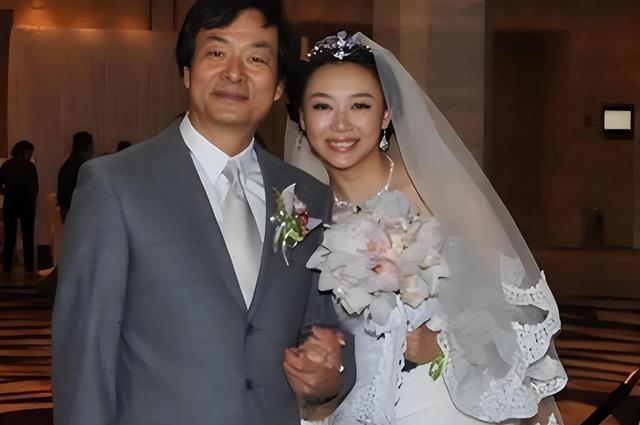 濮存昕:家人相继离世,如今72岁不敢老去,还要照顾年迈的老母亲