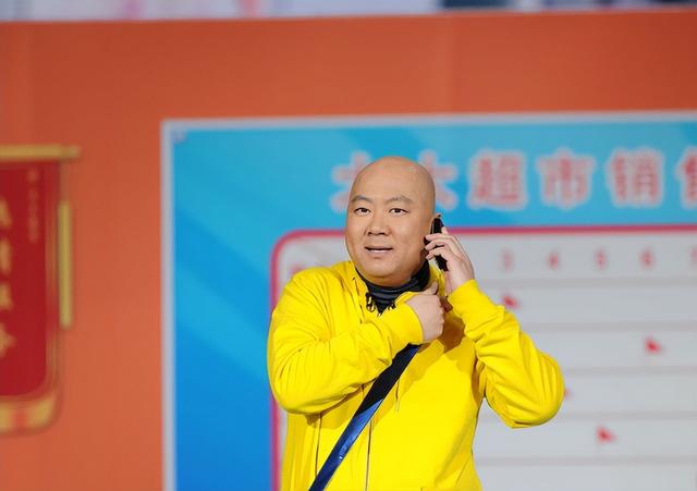 58岁郭冬临现状曝光,身形消瘦,未婚未育定居北京,靠拍视频度日