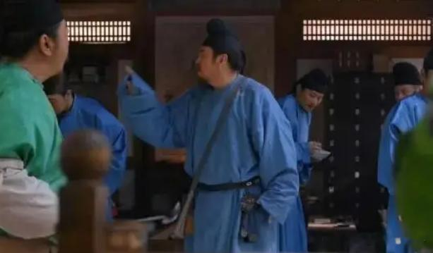 一胖毁所有！当41岁的雷佳音遇上46岁的卢芳生，才发现这话真没错