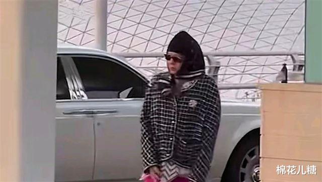 权志龙把向佐带上道，自己却换了赛道，只需微略打扮，又帅回来了