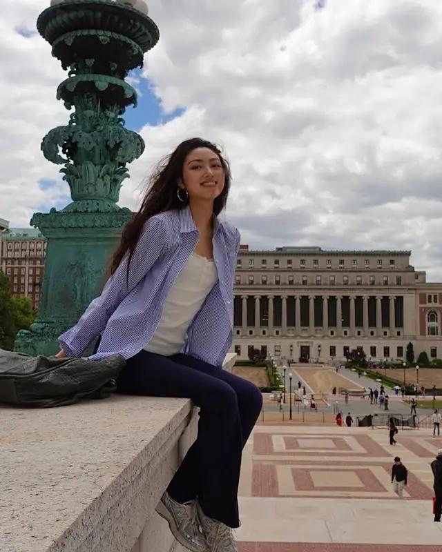 金像奖影帝爱女21岁生日，继承物业读超级精英大学被指赢在起跑线