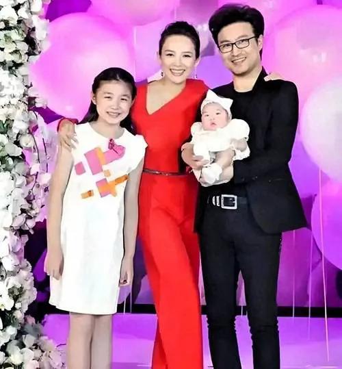 汪峰大女儿小苹果恋爱了！男友身高超190家境优渥，俩人合影养眼