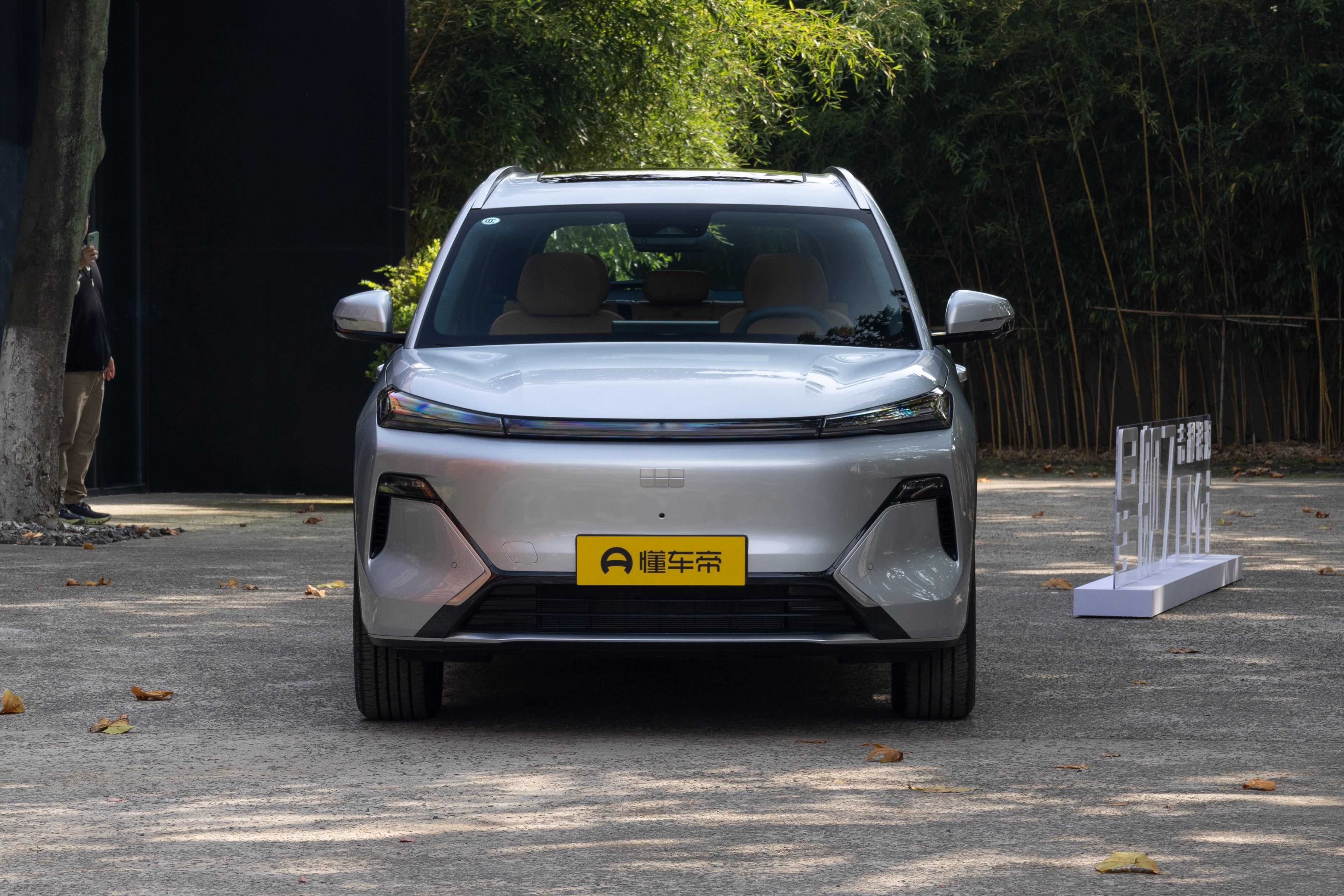 五菱星光S PHEV：9.98万起售，实力抗衡银河E7 EM-i？