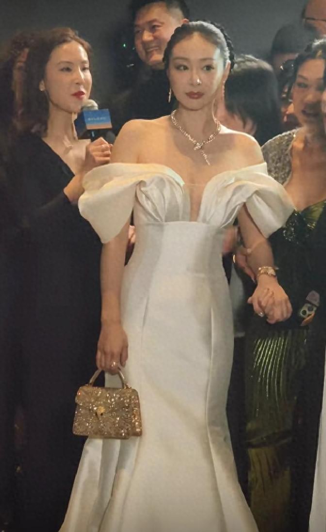 不容易！“大嫂”高叶终于选对礼服了，美得惊艳